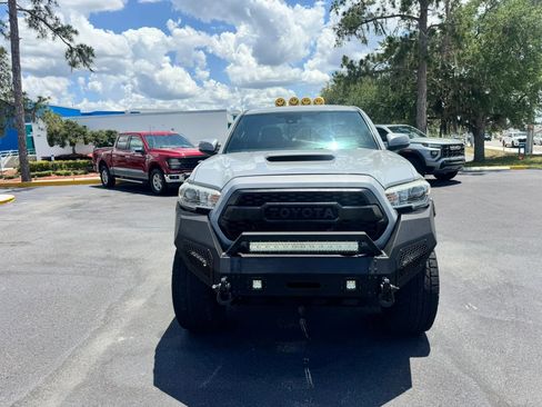 Used 2018 Toyota Tacoma TRD Sport RWD image 3