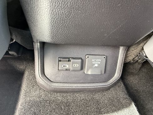Used 2023 Toyota Highlander Platinum AWD/4WD image 24