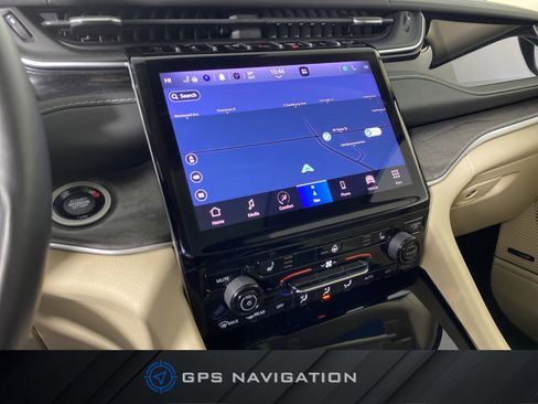 Used 2022 Jeep Grand Cherokee Limited image 4