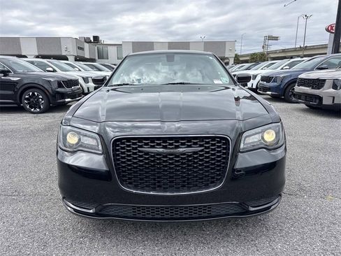 Used 2022 Chrysler 300 Touring w/ Sport Appearance Package image 5