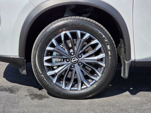 Used 2025 Nissan Rogue SL w/ Tech Package AWD/4WD image 9
