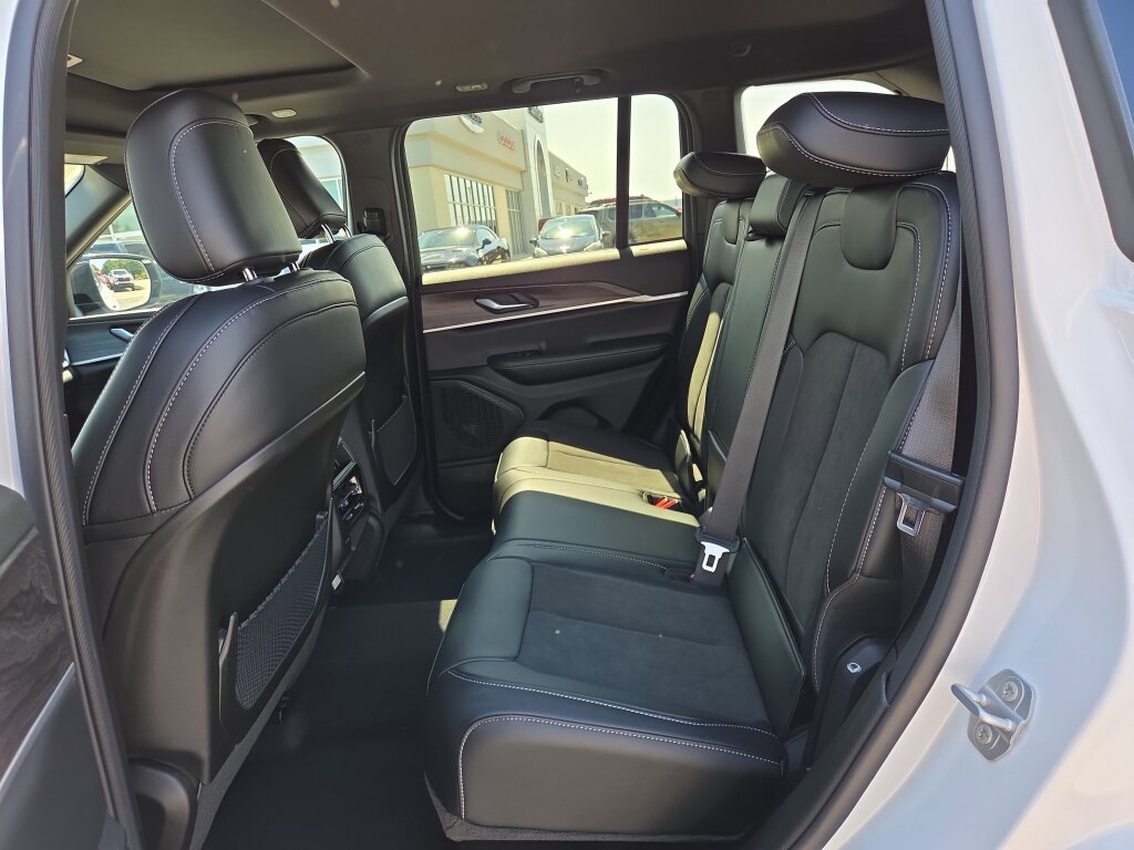 New 2026 Jeep Grand Cherokee Altitude AWD/4WD image 7
