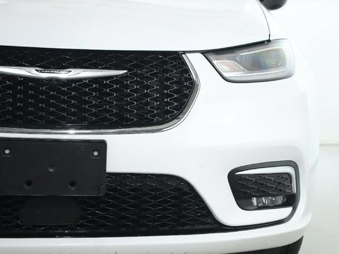Used 2024 Chrysler Pacifica Limited FWD image 8