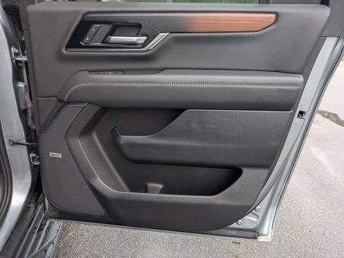 Certified 2025 GMC Yukon XL Denali AWD/4WD image 36