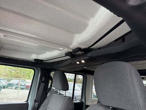 Used 2024 Jeep Wrangler Unlimited AWD/4WD image 30
