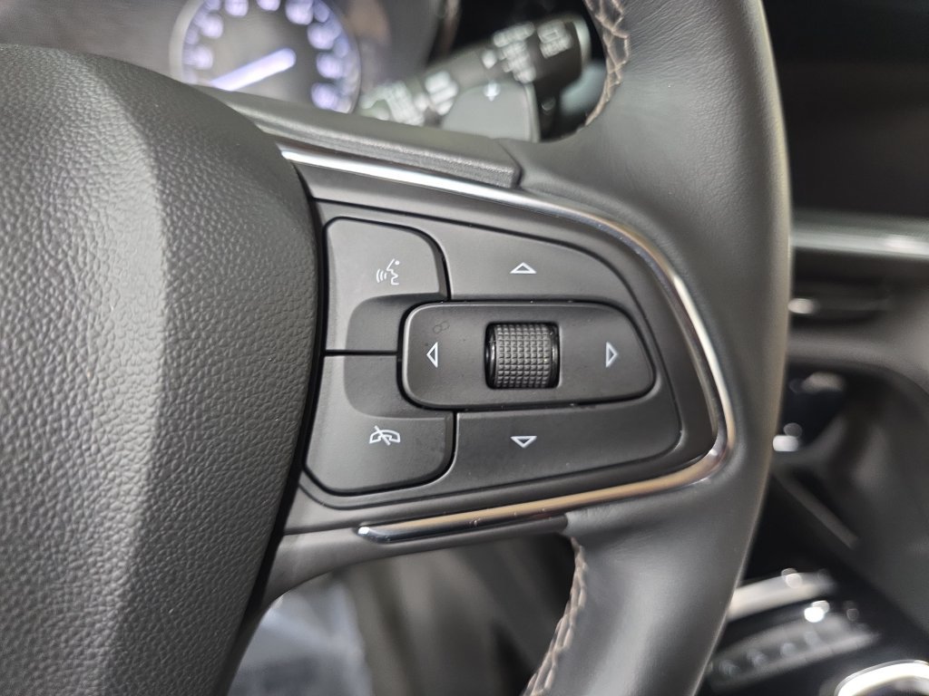 Used 2023 Buick Envision Essence AWD/4WD image 17