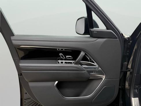 Certified 2023 Land Rover Range Rover SE image 11