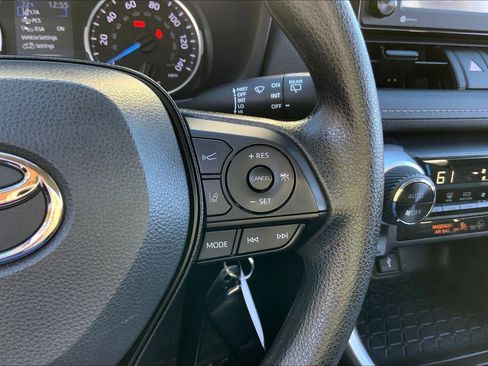 Used 2022 Toyota RAV4 LE image 17