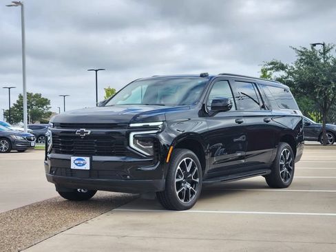 Certified 2025 Chevrolet Suburban RST w/ Comfort Package AWD/4WD image 2