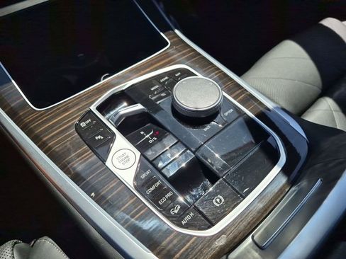 Used 2025 BMW X5 xDrive40i w/ Premium Package AWD/4WD image 12