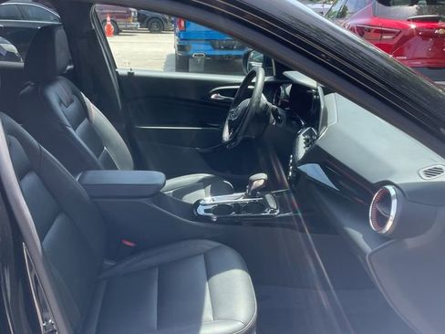 Used 2024 Chevrolet Trax RS FWD image 12