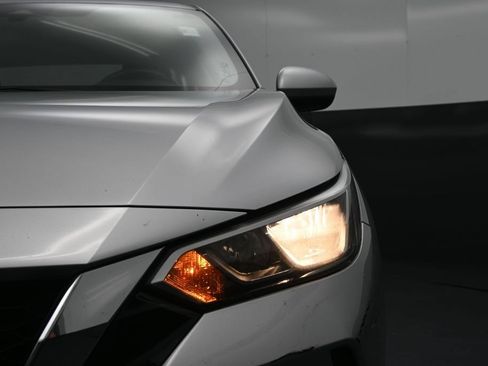 Used 2022 Nissan Sentra SV FWD image 12