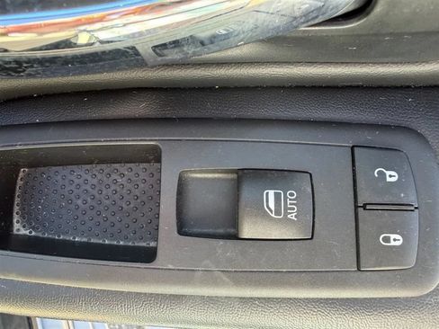 Used 2016 Dodge Grand Caravan SXT w/ UConnect Hands-Free Group FWD image 32