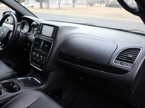 Used 2018 Dodge Grand Caravan SXT w/ Blacktop Package image 17