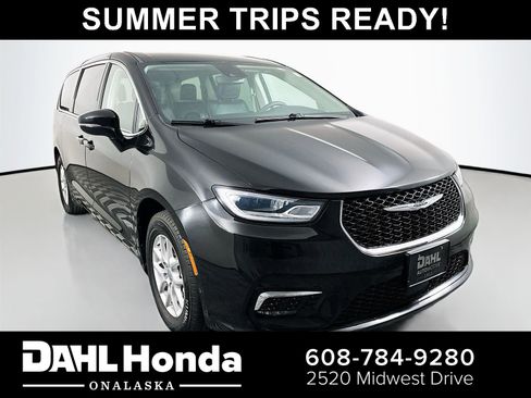 Used 2024 Chrysler Pacifica Touring-L FWD image 1