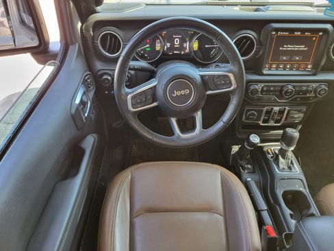 Used 2023 Jeep Wrangler Unlimited Sahara w/ Cold Weather Group AWD/4WD image 10