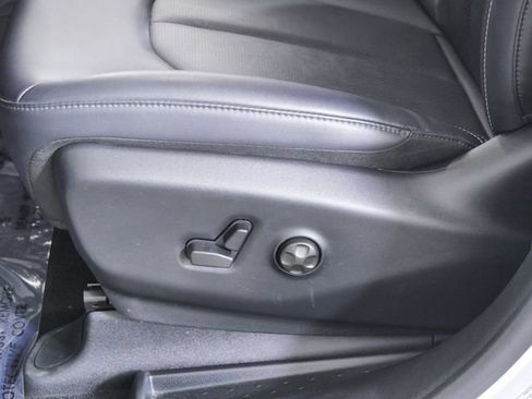 Used 2025 Chrysler Pacifica Select FWD image 24