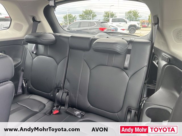 Used 2025 Honda Pilot Touring image 12