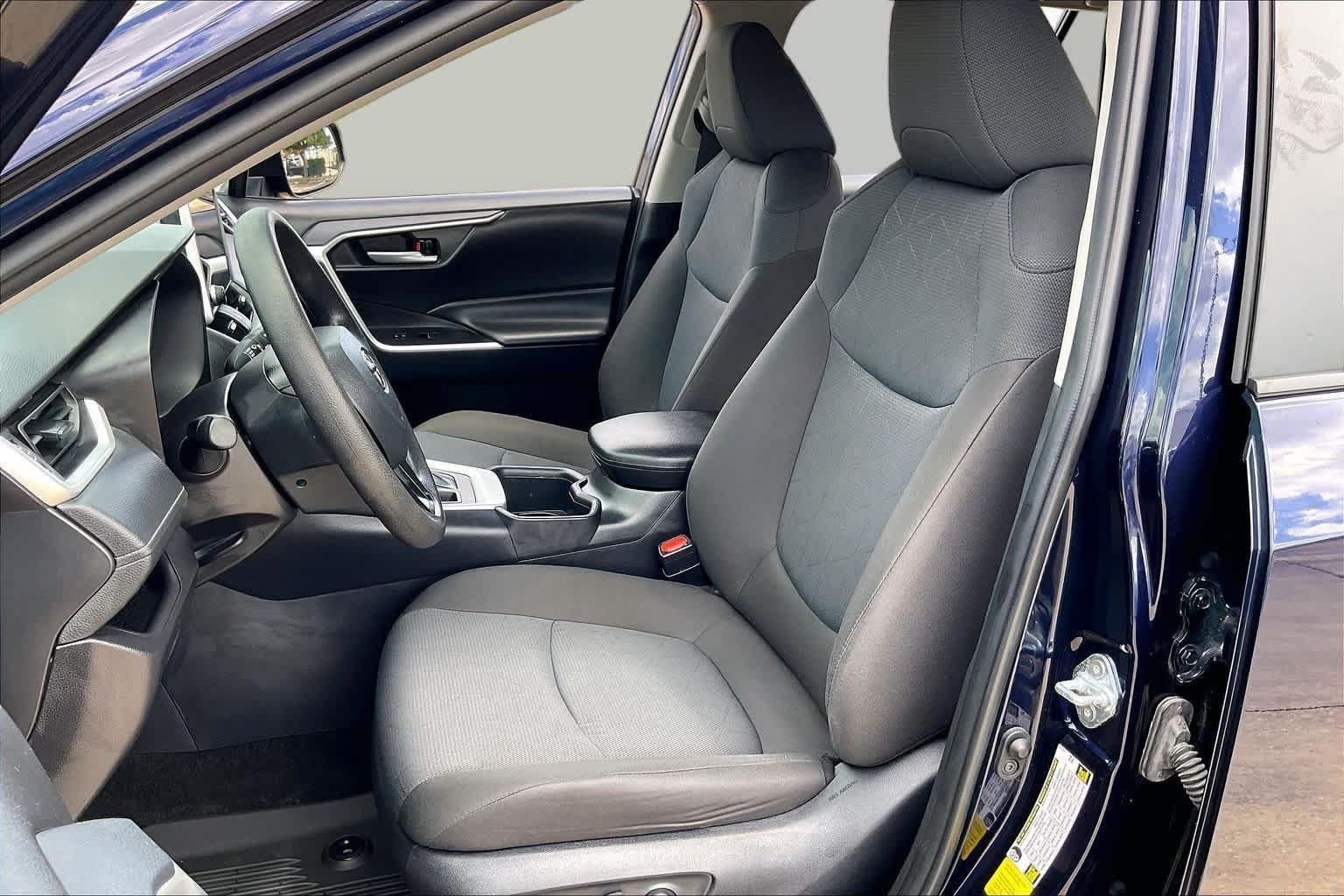 Used 2025 Toyota RAV4 XLE FWD image 8