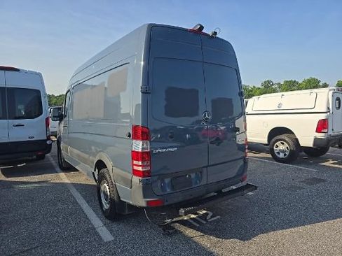 Used 2018 Mercedes-Benz Sprinter 2500 image 3