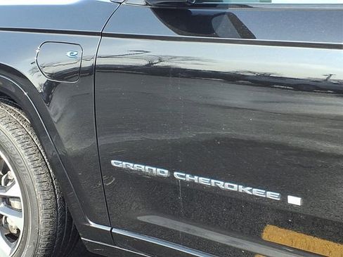 Used 2022 Jeep Grand Cherokee Overland w/ Luxury Tech Group IV image 28