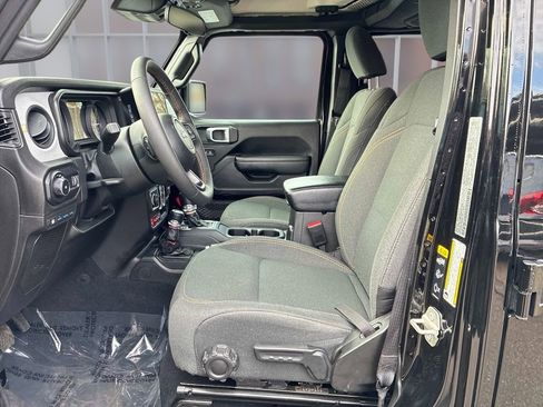 Used 2024 Jeep Wrangler Unlimited image 22