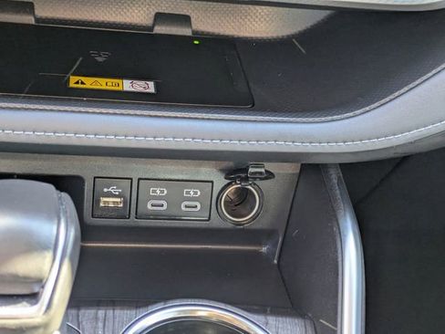 Used 2024 Toyota Highlander Platinum image 17