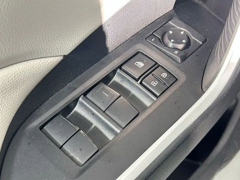 Used 2021 Toyota RAV4 XLE image 33