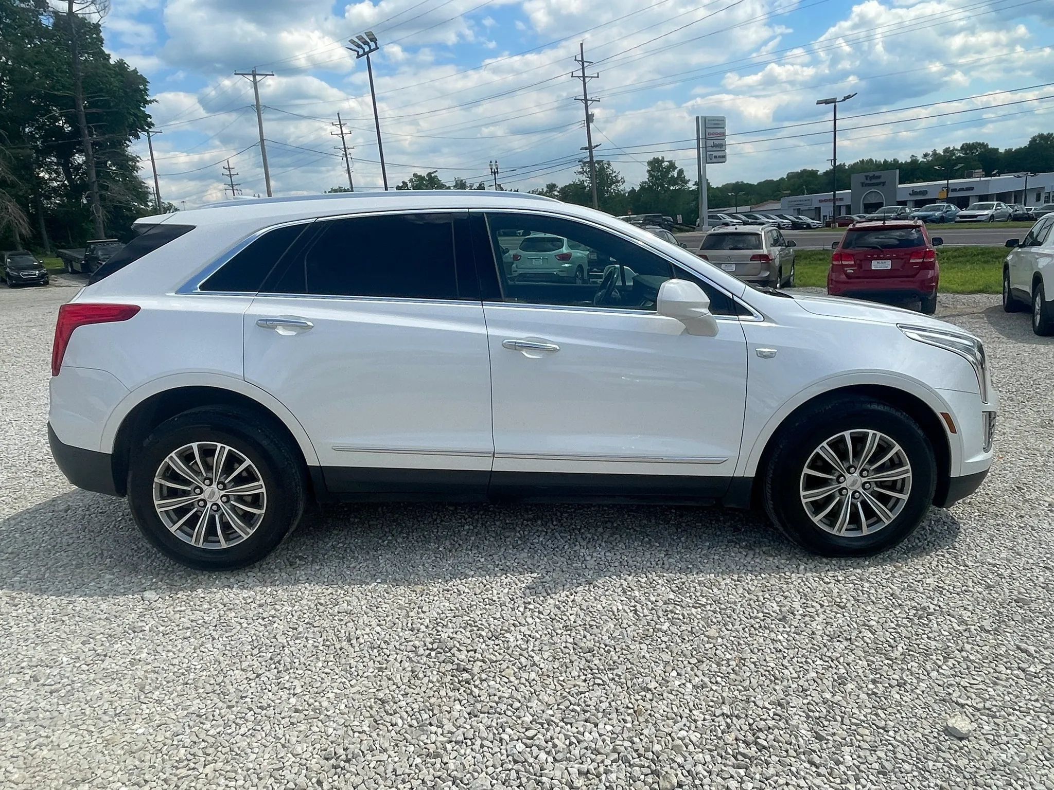 Used 2017 Cadillac XT5 Luxury w/ Driver Awareness Package FWD image 7