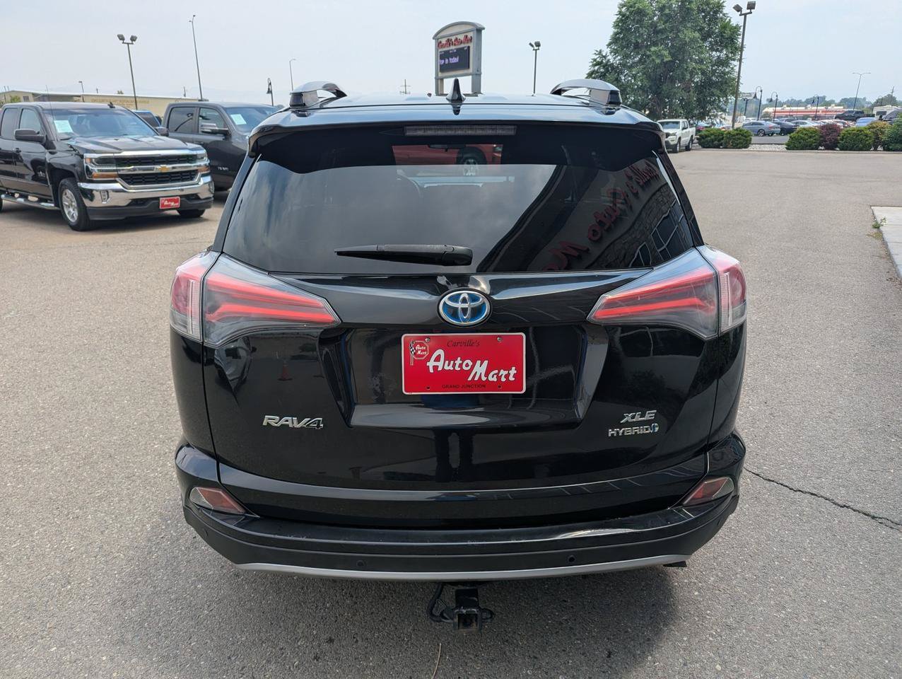 Used 2018 Toyota RAV4 XLE w/ Convenience Package AWD/4WD image 4