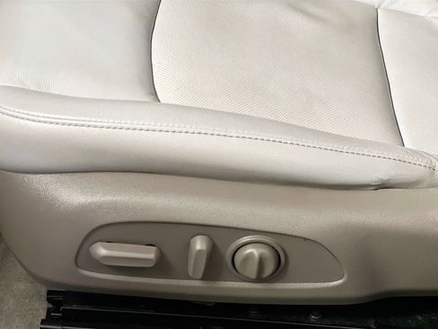 Used 2017 Chevrolet Malibu Premier w/ Driver Confidence Package image 15