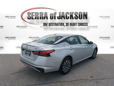 Used 2024 Nissan Altima 2.5 SV image 9