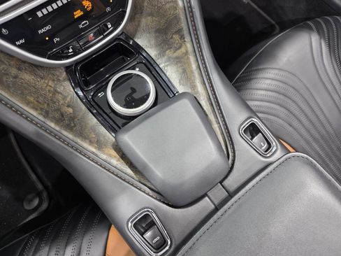 Used 2022 Aston Martin DB11 Volante RWD image 16