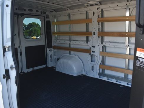 Used 2025 RAM ProMaster 2500 w/ U-Haul Equipment Group FWD image 17