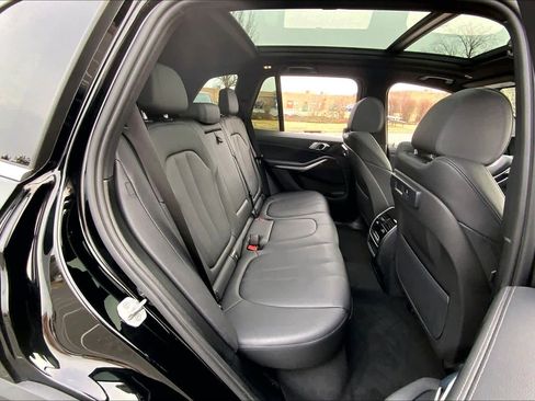 Used 2022 BMW X5 xDrive40i w/ Parking Assistance Package AWD/4WD image 19
