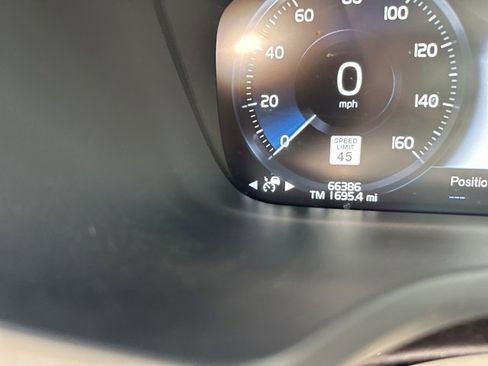 Used 2019 Volvo S60 T6 Momentum w/ Multimedia Package image 15