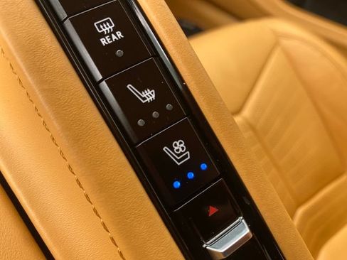 Used 2021 Chevrolet Corvette Stingray Premium Conv w/ Z51 Performance Package RWD image 31