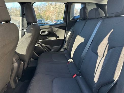 Used 2019 Jeep Renegade Sport image 18