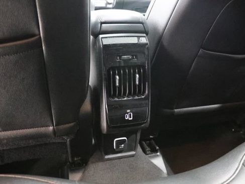 Used 2025 Jeep Compass Latitude w/ Sun & Sound Group AWD/4WD image 37