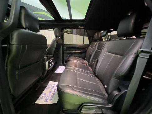 Used 2018 Ford Expedition XLT w/ Equipment Group 202A AWD/4WD image 27