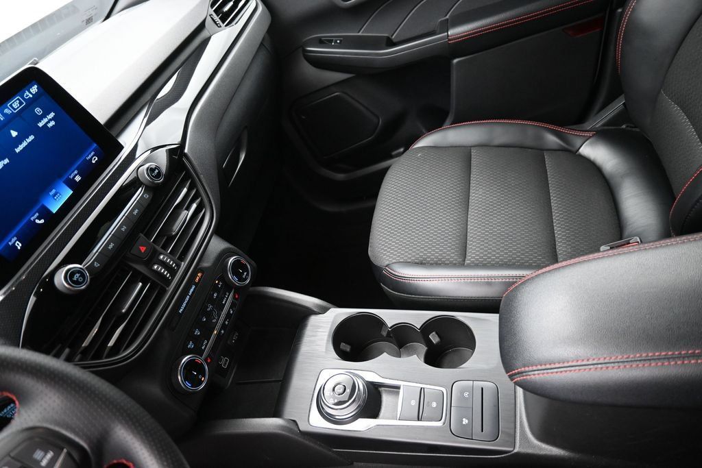 Used 2025 Ford Escape ST-Line Select AWD/4WD image 19