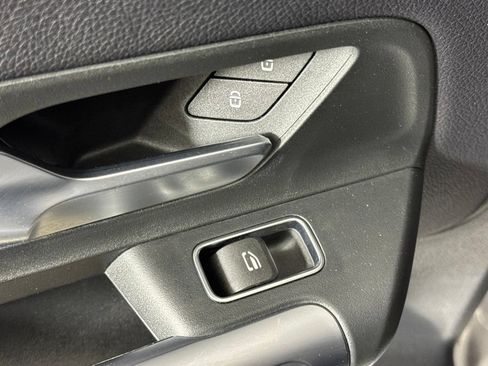 Used 2022 Mercedes-Benz GLB 250 4MATIC image 32