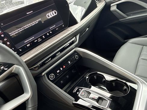 New 2025 Audi Q5 Premium image 26