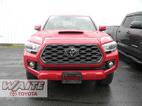 Used 2020 Toyota Tacoma TRD Sport AWD/4WD image 2
