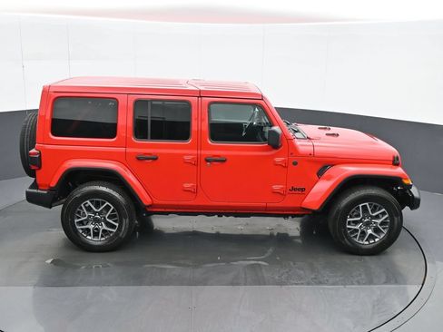 Used 2025 Jeep Wrangler Unlimited Sahara AWD/4WD image 22