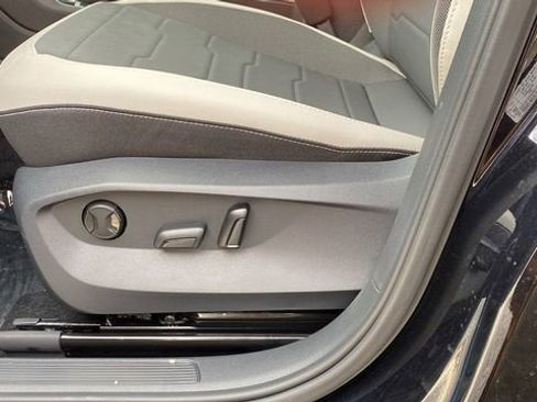 New 2026 Volkswagen Taos SE image 16