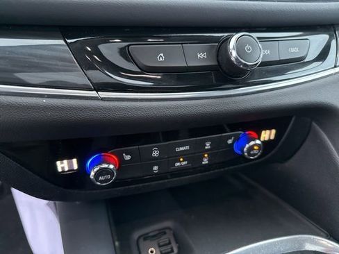 Used 2020 Buick Enclave Essence image 33