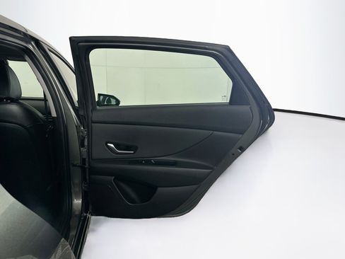 Used 2025 Hyundai Elantra Limited FWD image 31