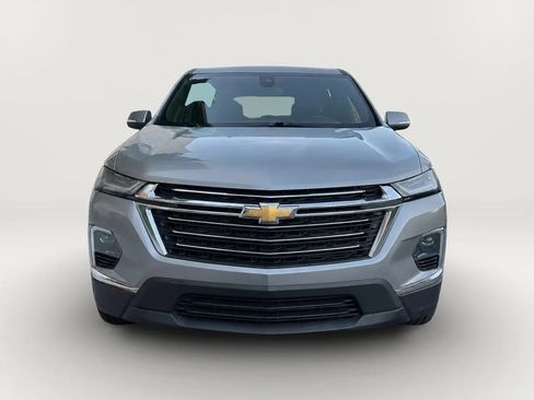 Used 2023 Chevrolet Traverse LT w/ LPO, Cargo Package AWD/4WD image 2