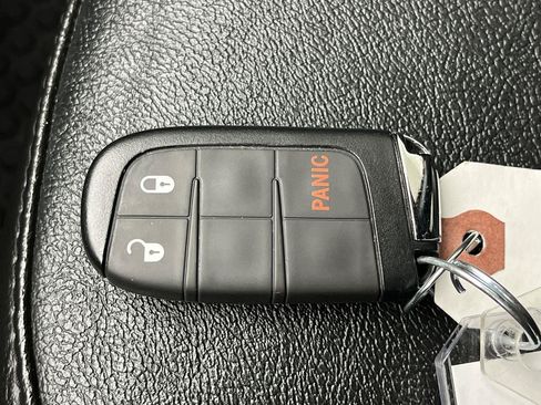 Used 2025 Jeep Compass Trailhawk AWD/4WD image 23